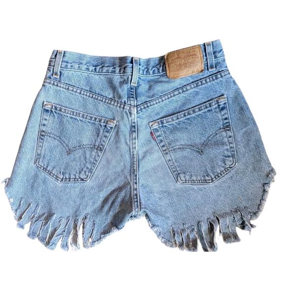 Vtg Levis 565 Cut Off Jean Shorts Student Women 28 Distressed Light Denim 90s - Picture 2 of 12